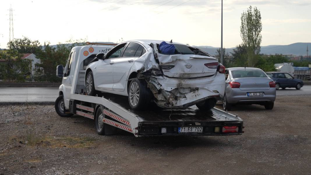 Kırıkkale'de işçi servisi ile otomobil çarpıştı: 11 yaralı - Resim: 12